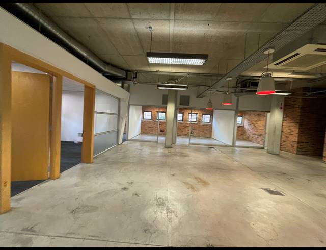 320M² OFFICE TO LET IN BRYANSTON